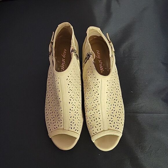 EASY STREET DAKOTA PEEP TOE WOMEN"S ADJUSTABLE BUCKLE SANDALS - Picture 3 of 16